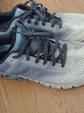 On Running Running Men's Cloudswift Lightweight Gray/Blue Running Shoes